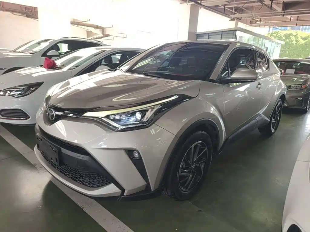 Toyota C-HR 2022 — фото 1