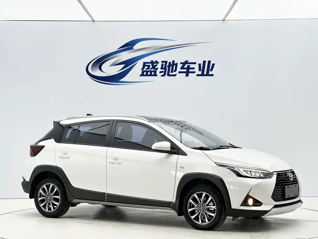 Toyota Yaris L 2022 — фото 3