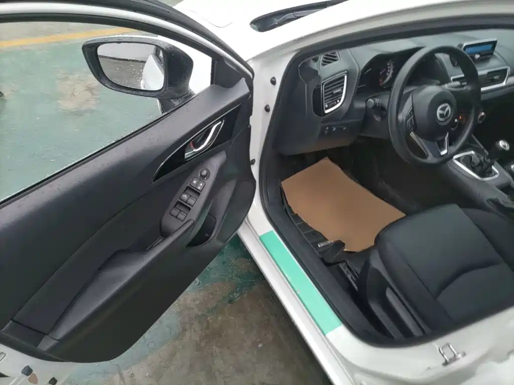 Mazda 3 Axela 2015 — фото 16