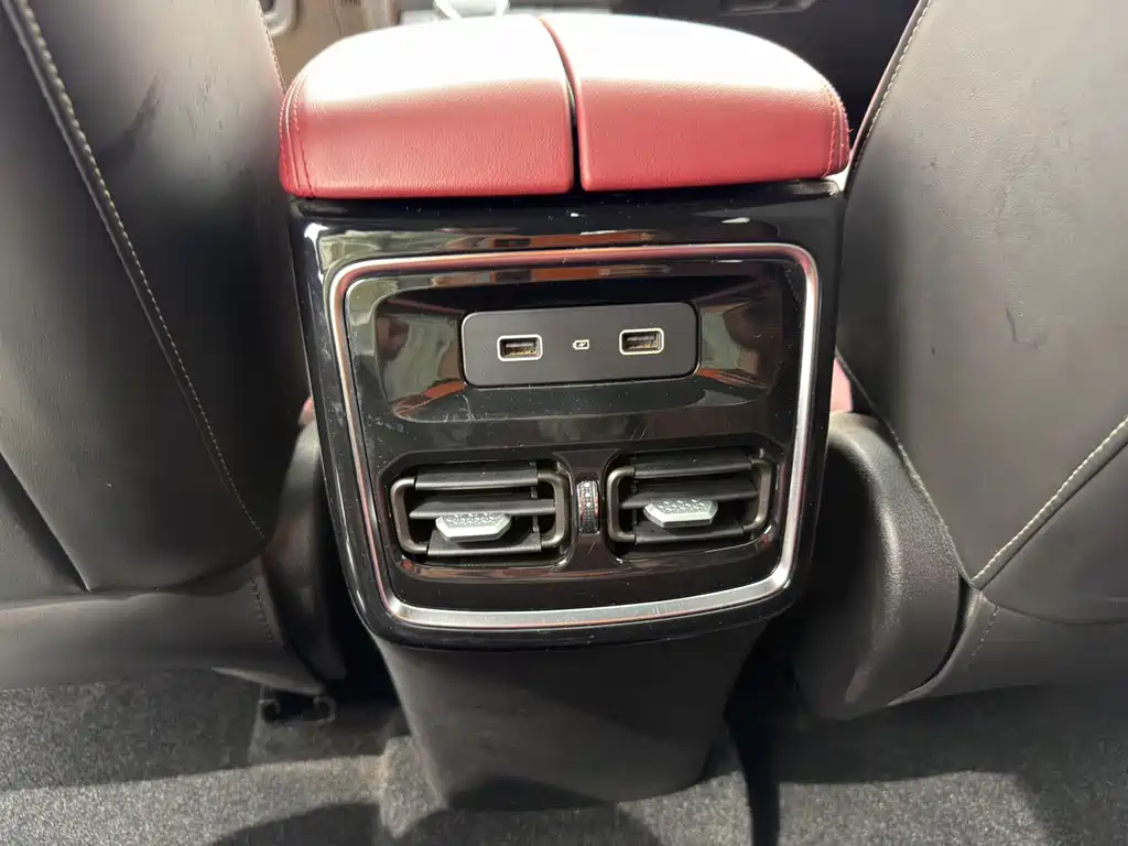 Jetour Jietu X70 PLUS 2023 — фото 15