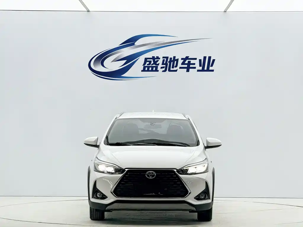 Toyota Yaris L 2022 — фото 2