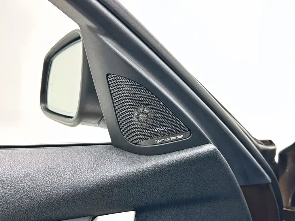 BMW 3 Series 2016 — фото 19