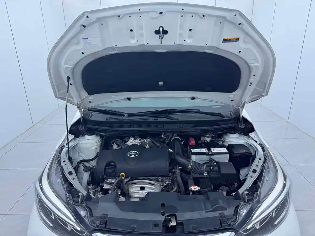 Toyota Yaris L 2022 — фото 16