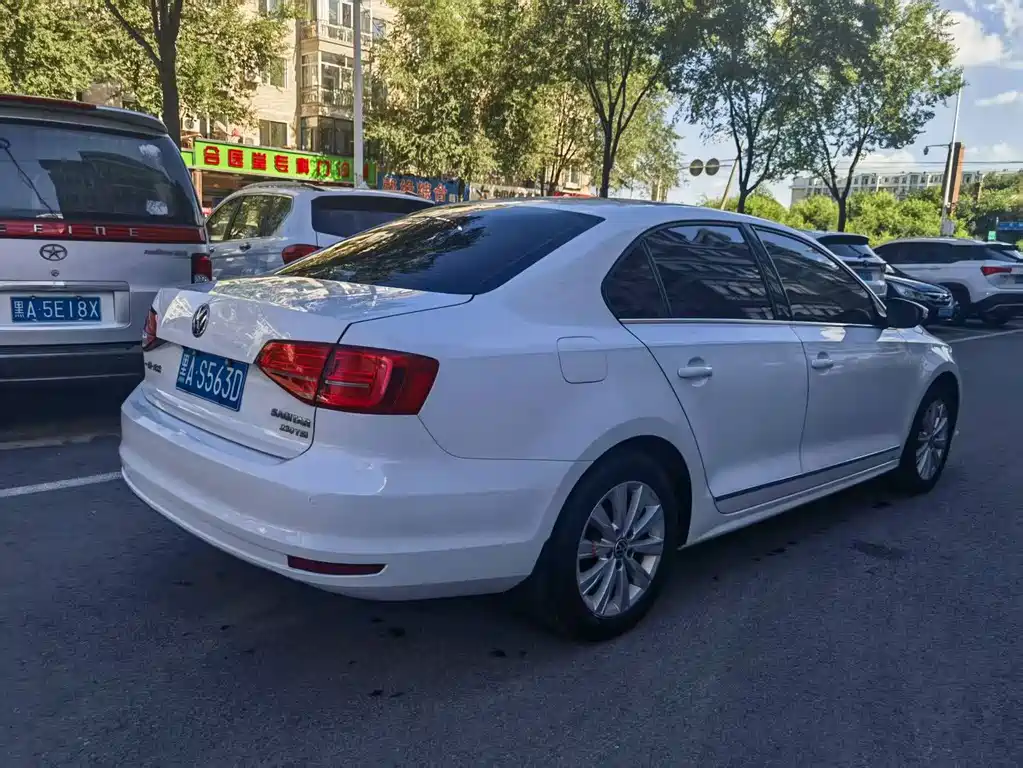 Volkswagen Sagitar 2016