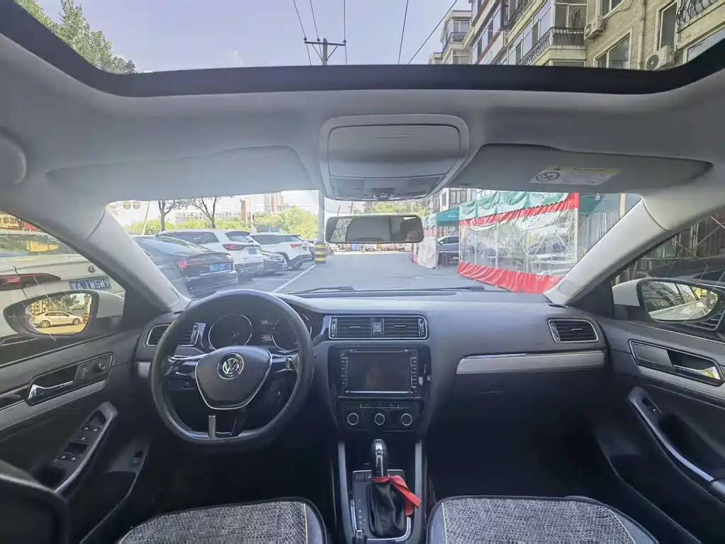 Volkswagen Sagitar 2016
