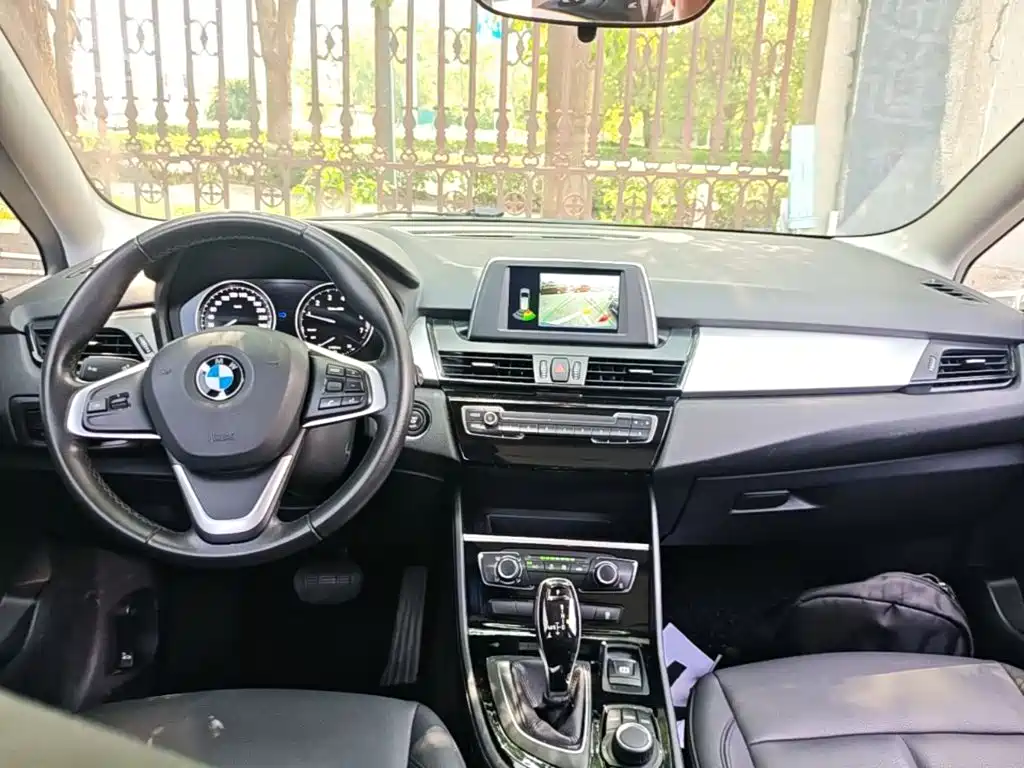 BMW 2 Series Wagon 2019 — фото 10