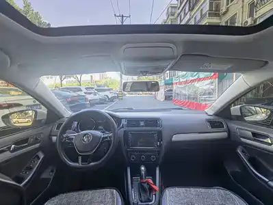 Volkswagen Sagitar 2016