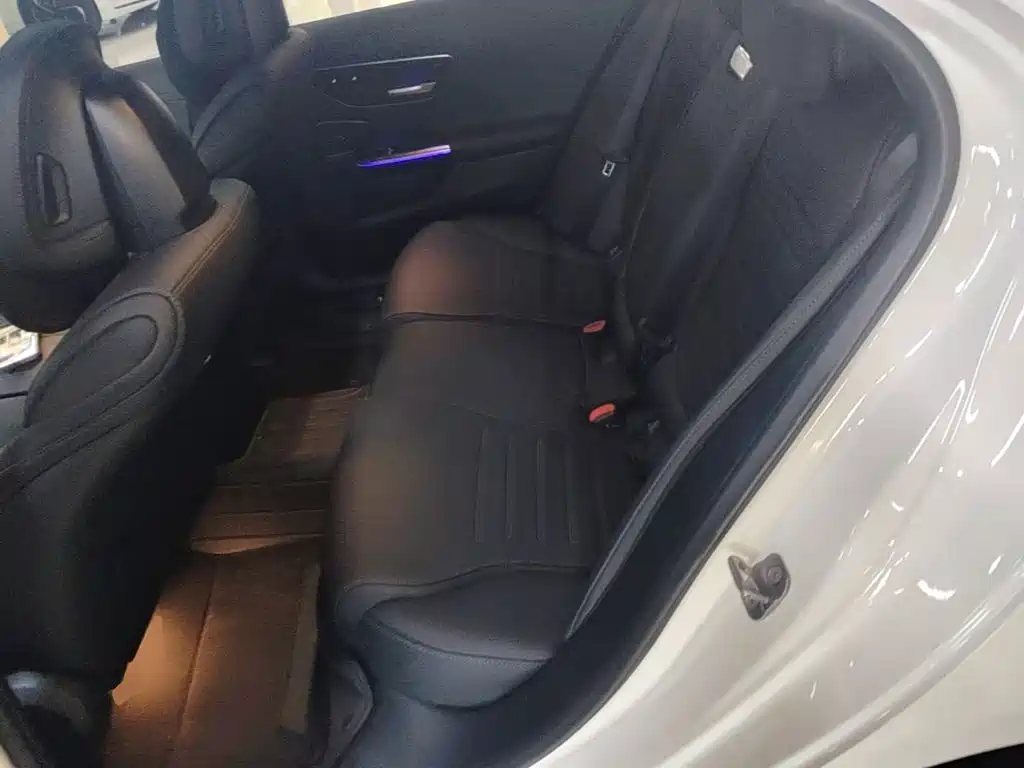 Mercedes-Benz C-Class 2025 — фото 17