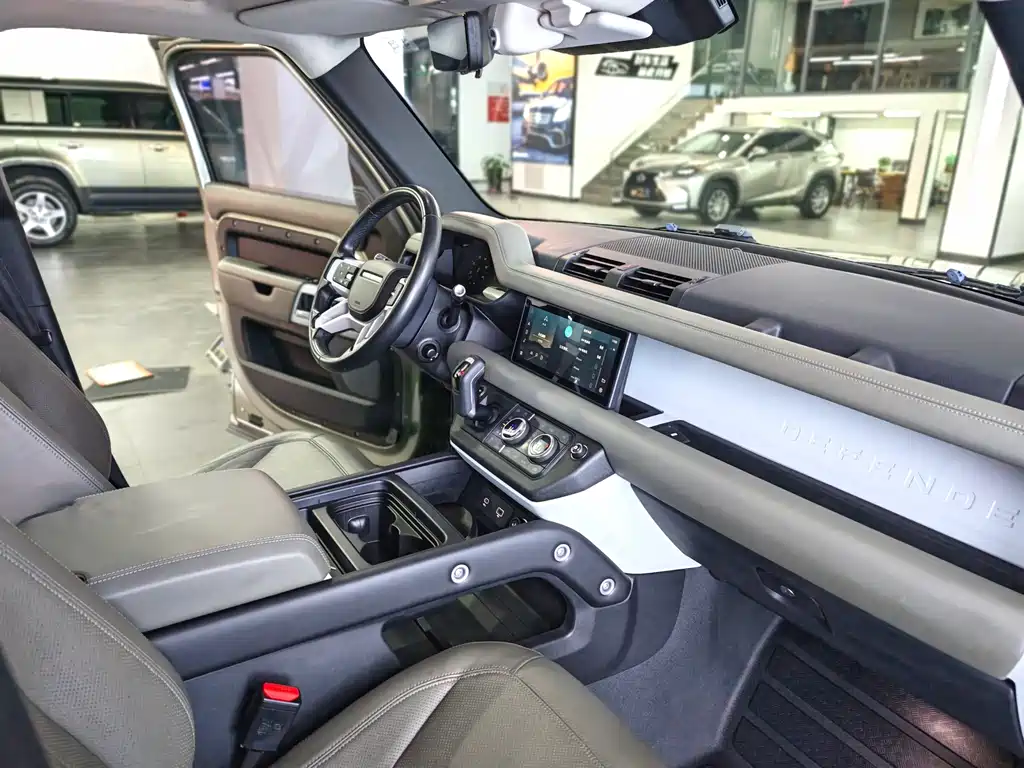 Land Rover Defender 2020 — фото 15
