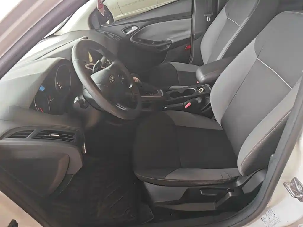 Ford Focus 2015 — фото 15