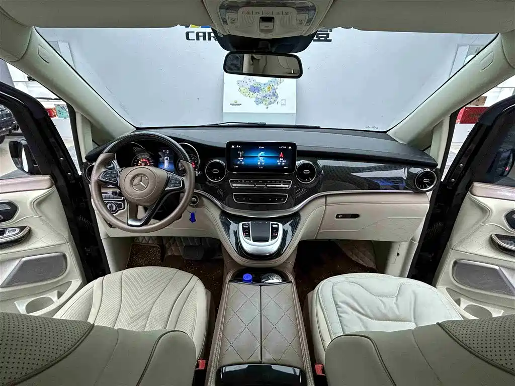 Mercedes-Benz V-Class 2023 — фото 9