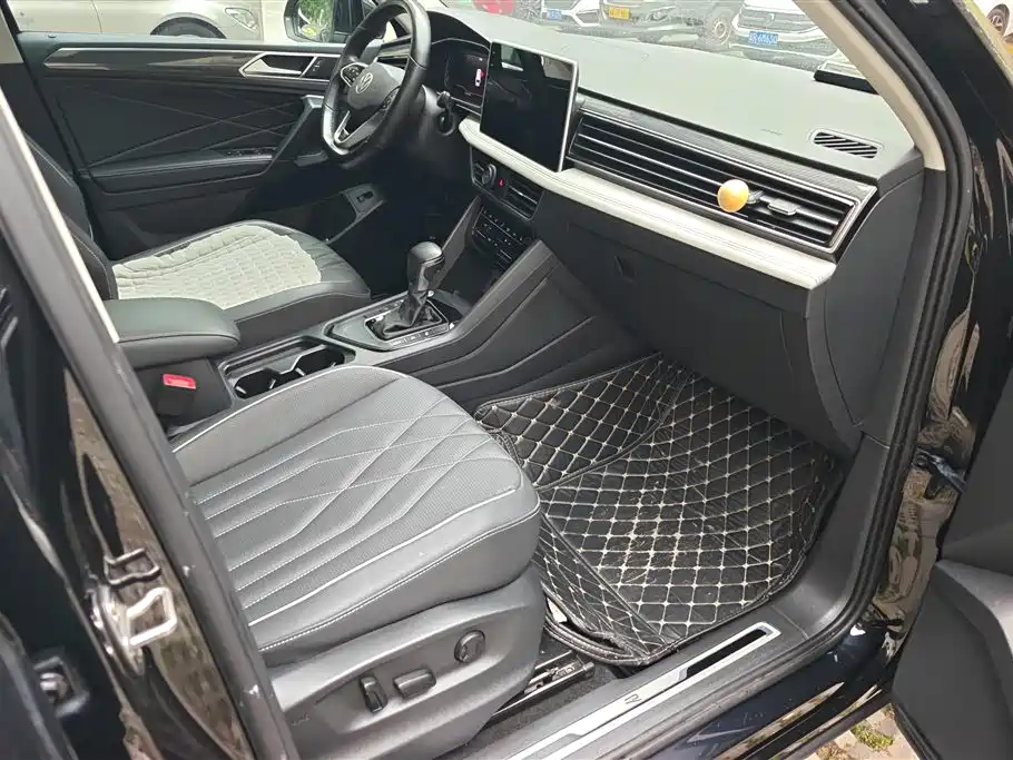 Volkswagen Tiguan L 2023 — фото 8