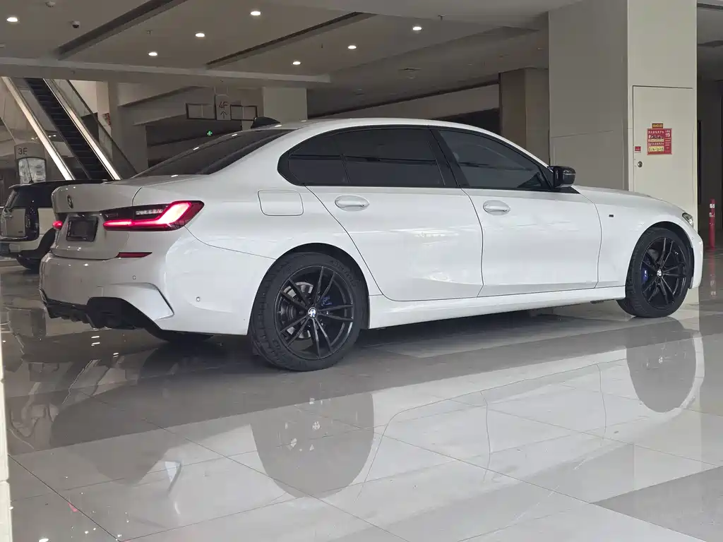 BMW 3 Series 2019 — фото 12