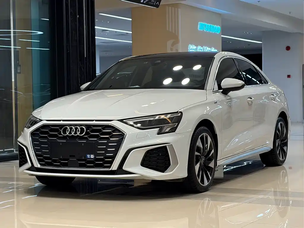 Audi A3 2022 — фото 1