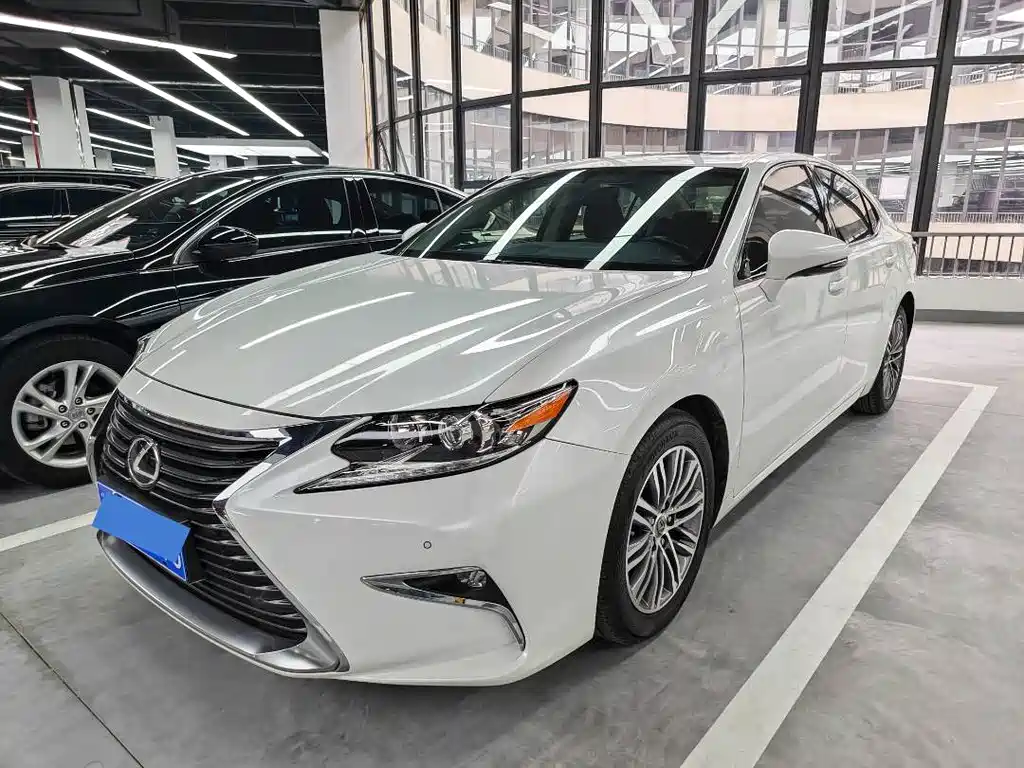 Lexus ES 2016