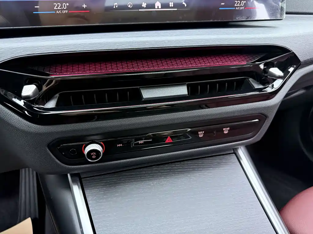 BMW 3 Series 2025 — фото 12