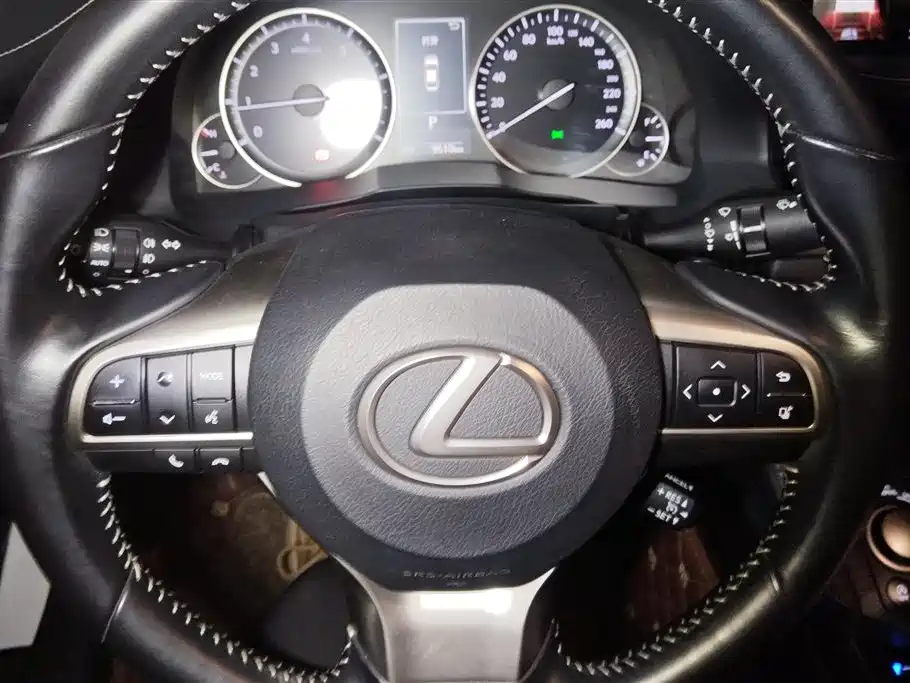 Lexus ES 2018 — фото 13