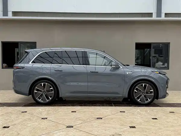 Li Auto L8 2025