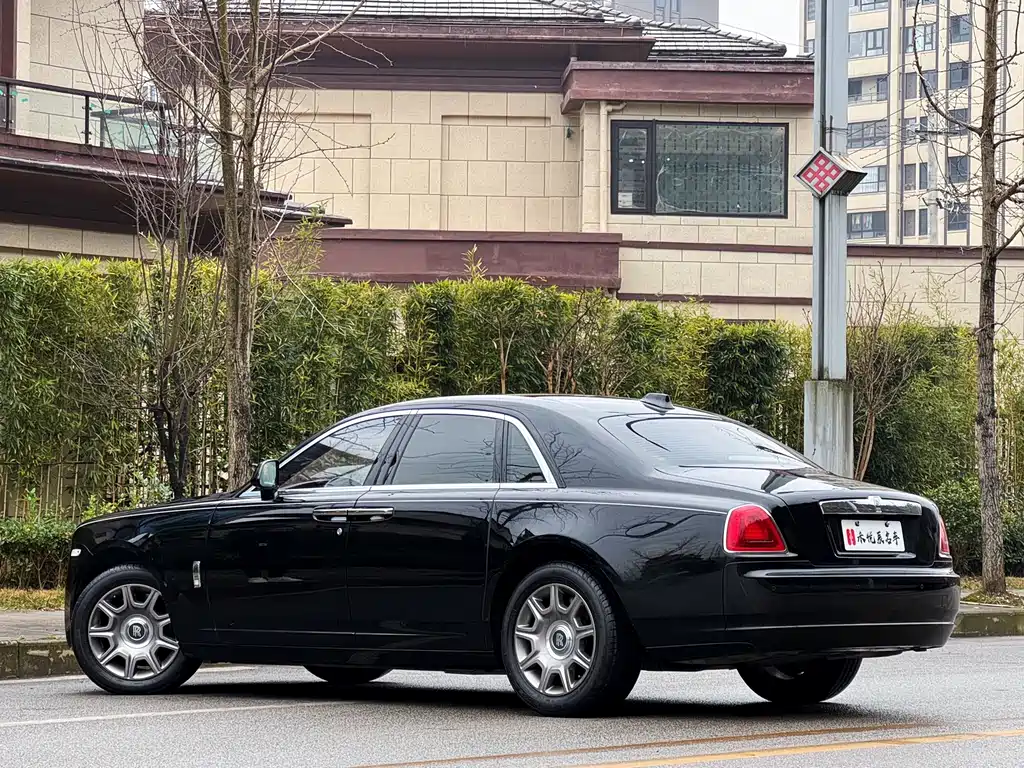 Rolls-Royce Ghost 2018 — фото 17
