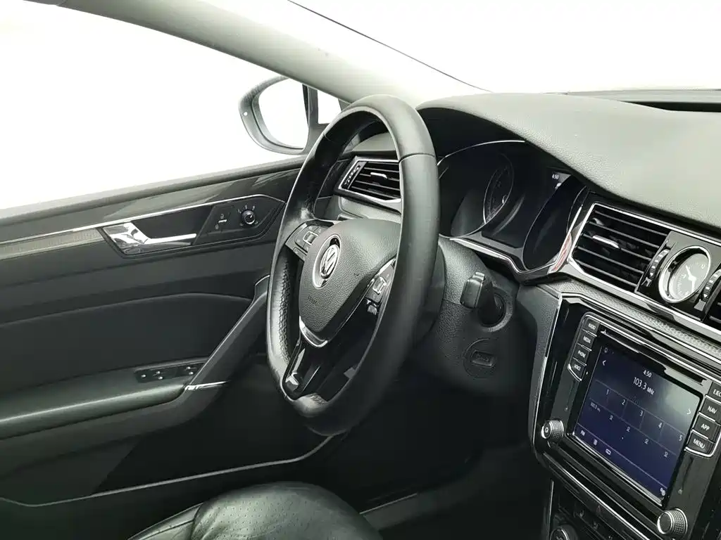 Volkswagen Passat 2018 — фото 22