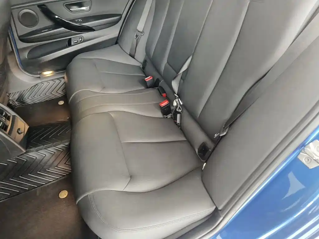 BMW 3 Series 2018 — фото 17