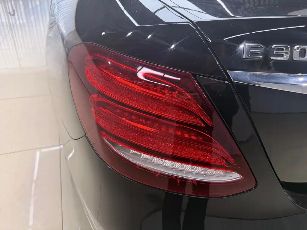 Mercedes-Benz E-Class 2020 — фото 15