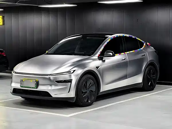 Tesla Model Y 2025