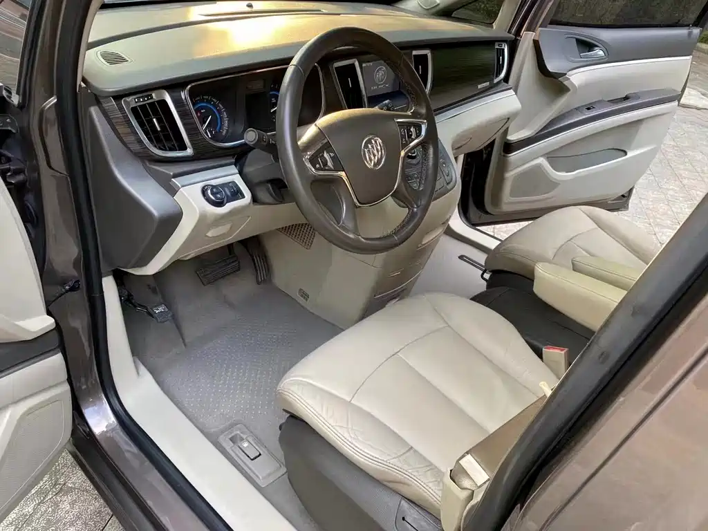 Buick GL8 2012
