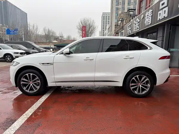 Jaguar F-PACE 2016