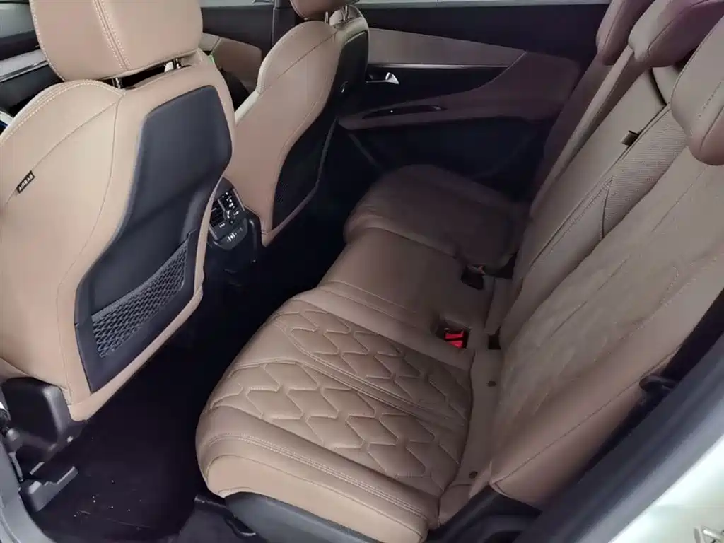 Peugeot 5008 2023 — фото 17