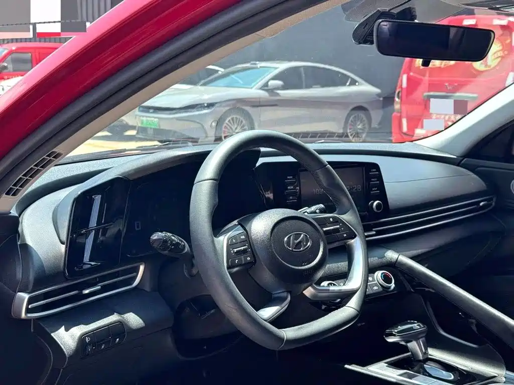 Hyundai Elantra 2023