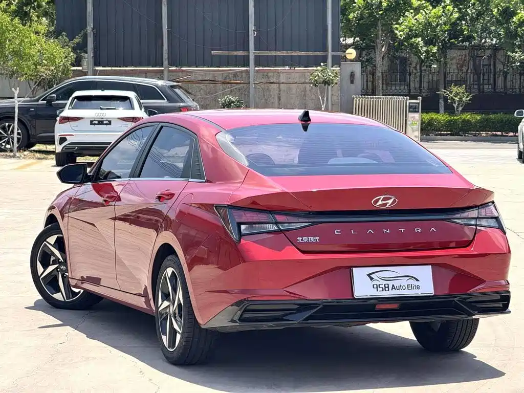 Hyundai Elantra 2023 — фото 9