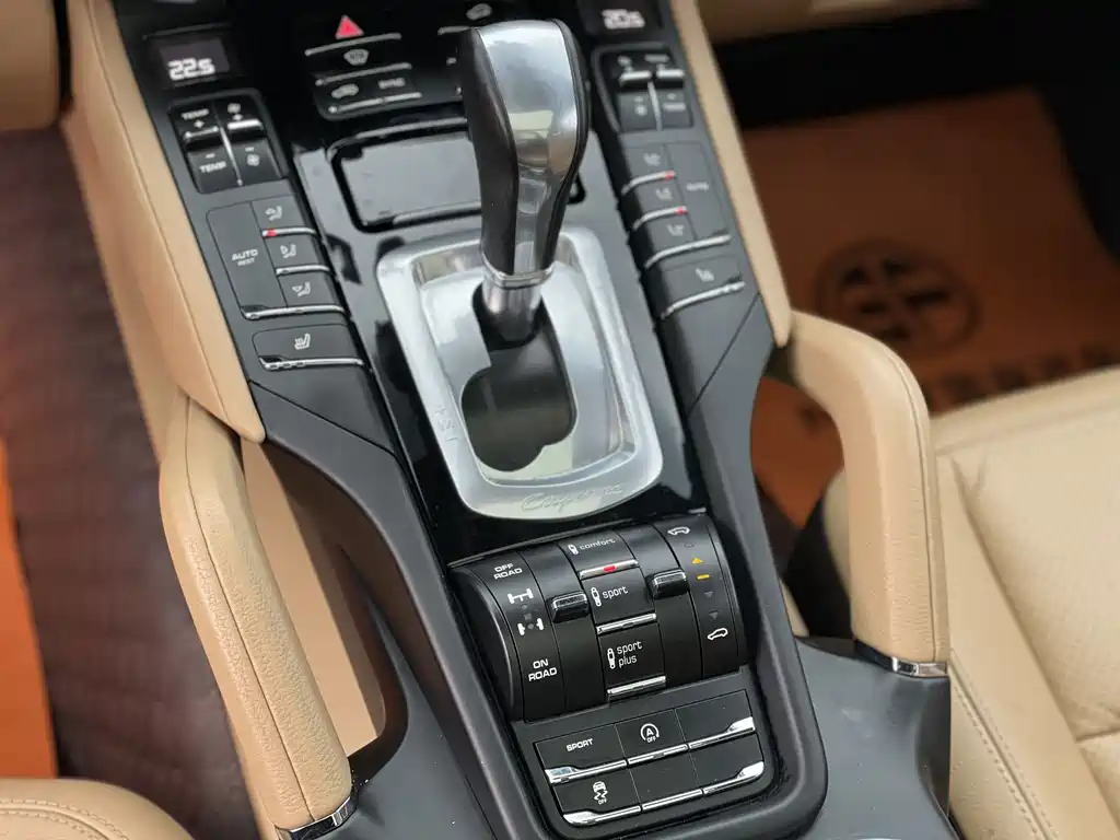 Porsche Cayenne 2015 — фото 12