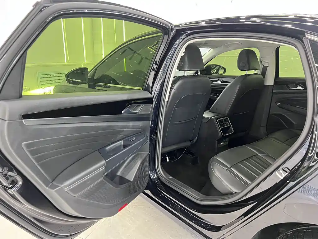 Volkswagen Passat 2023 — фото 13
