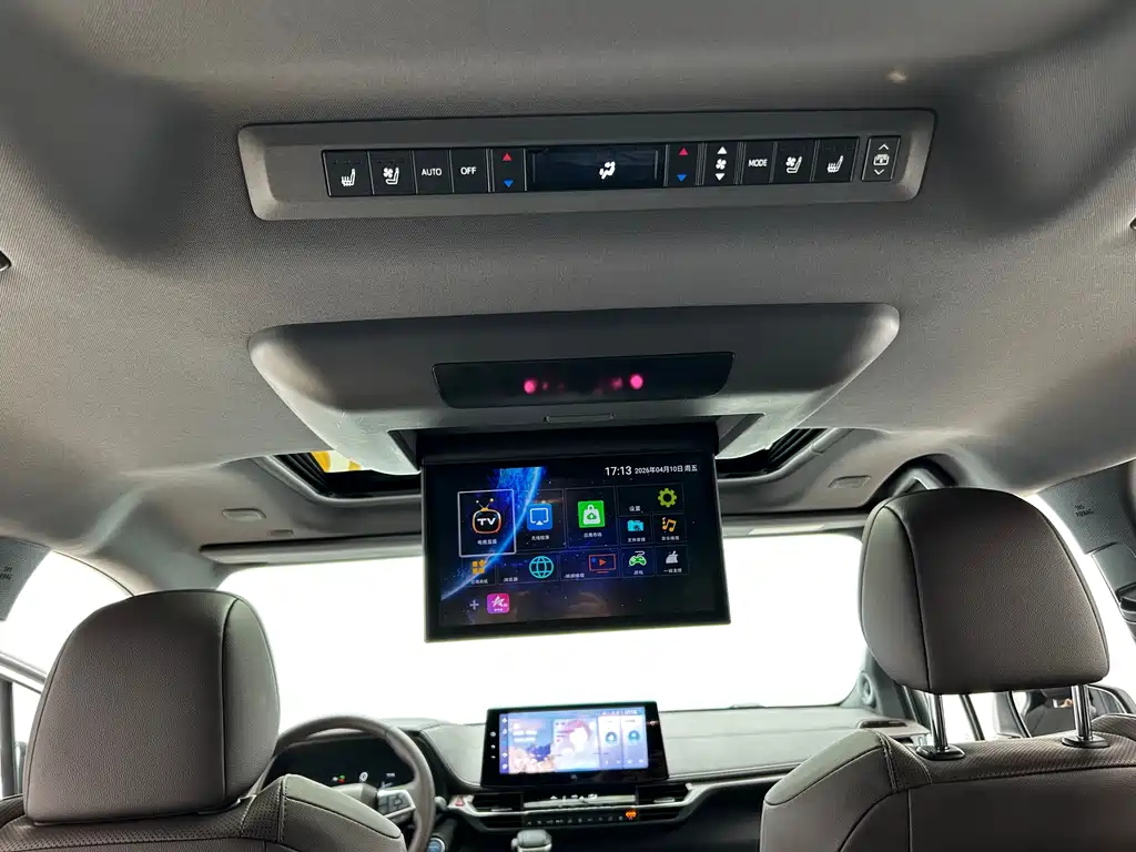Toyota Sienna 2024 — фото 18