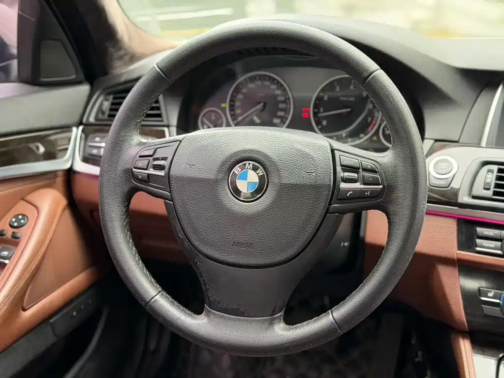 BMW 5 Series 2014 — фото 11