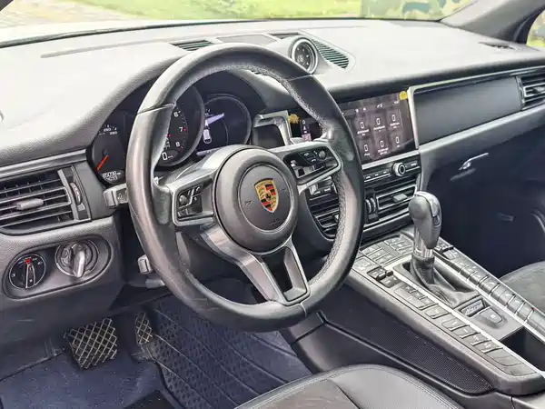 Porsche Macan 2021
