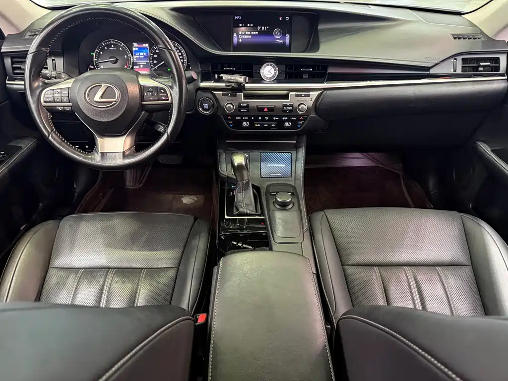 Lexus ES 2017 — фото 19