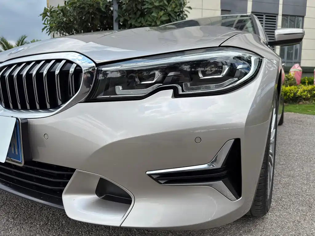 BMW 3 Series 2019 — фото 11