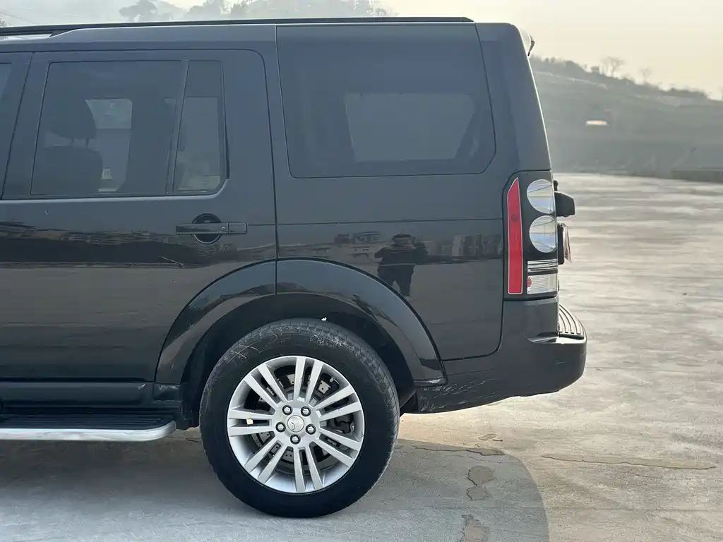 Land Rover Discovery 2014 — фото 18