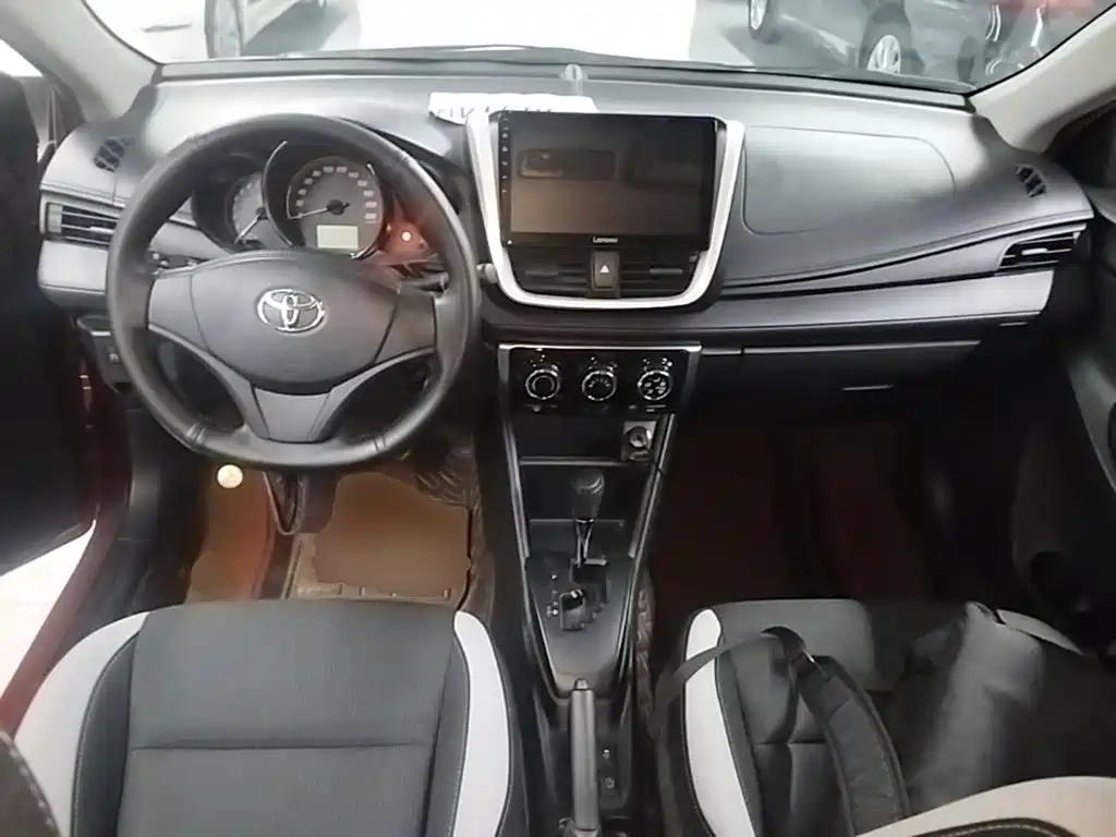 Toyota Yaris L 2020 — фото 10