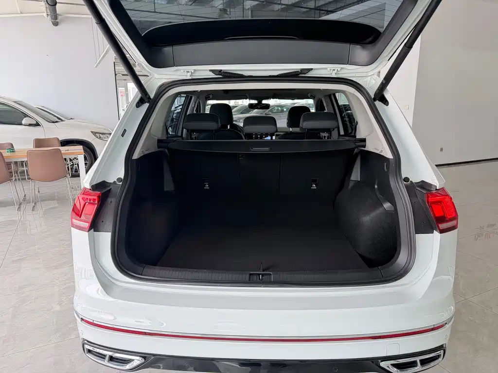 Volkswagen Tiguan L 2025 — фото 10