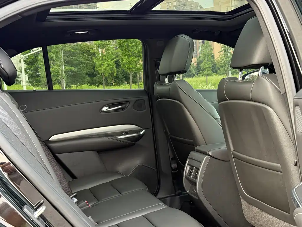 Cadillac XT4 2020 — фото 10