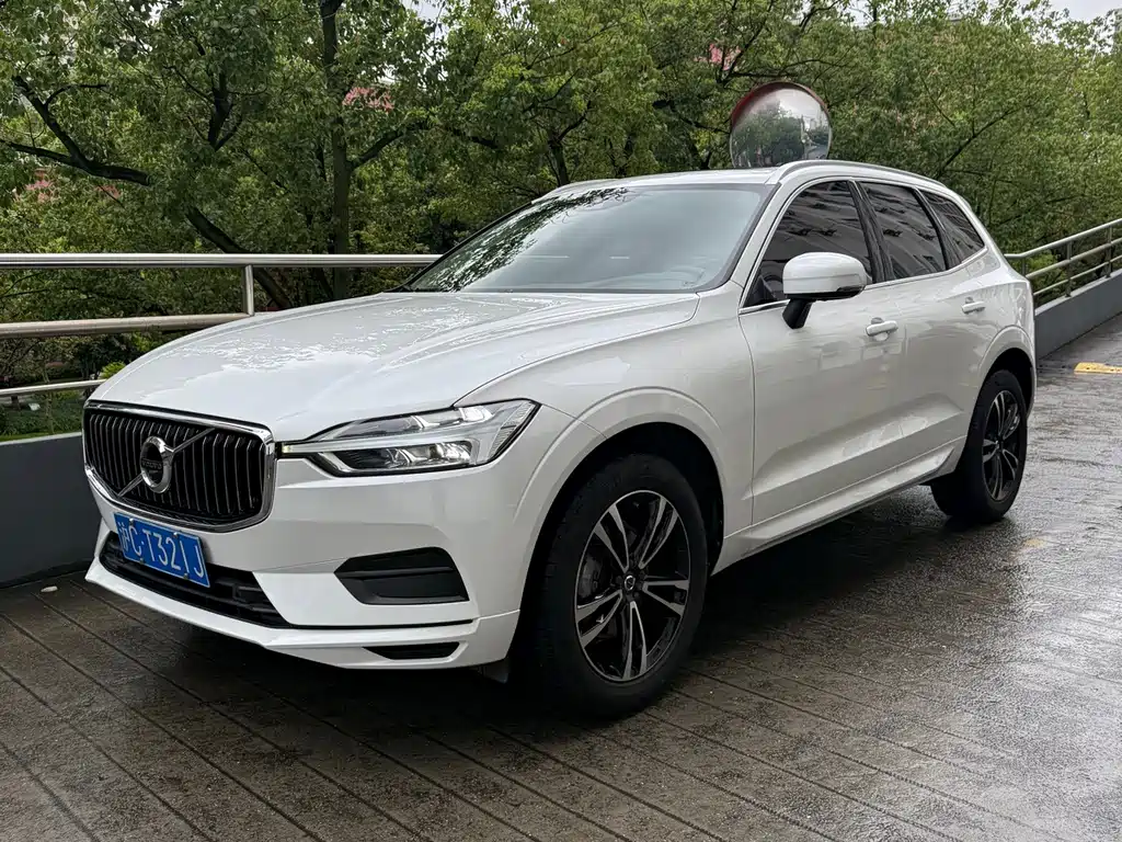 Volvo XC60 2019 — фото 1
