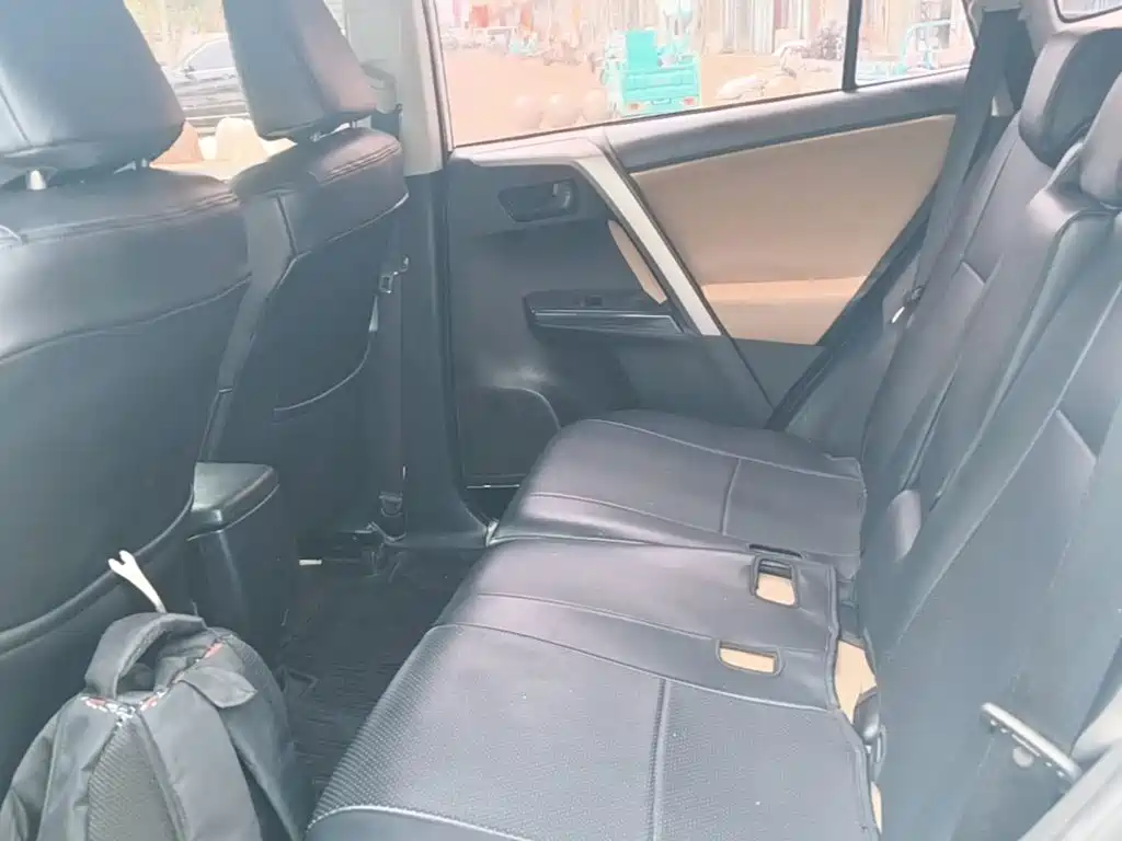 Toyota RAV4 2018 — фото 17