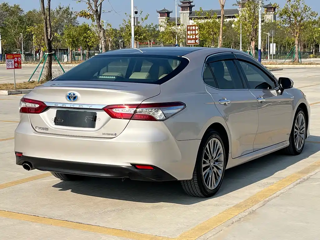 Toyota Camry 2019 — фото 42