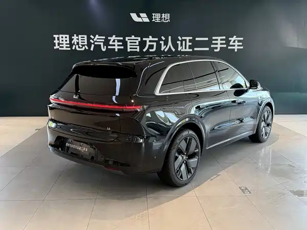 Li Auto L6 2025