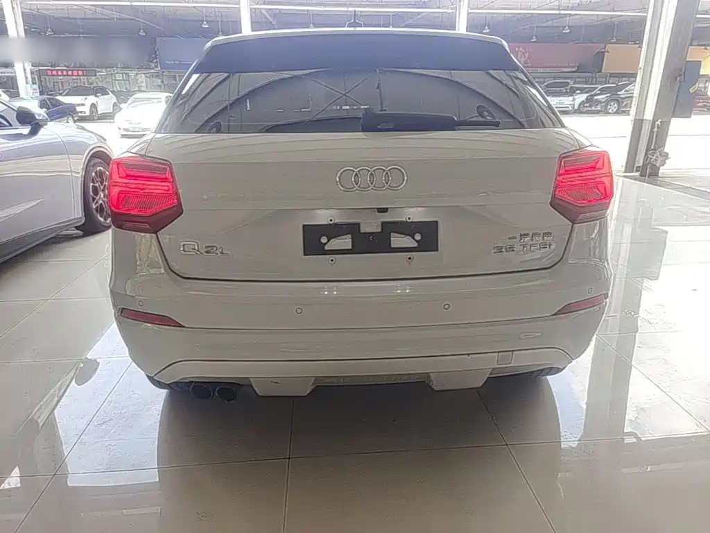 Audi Q2L 2020