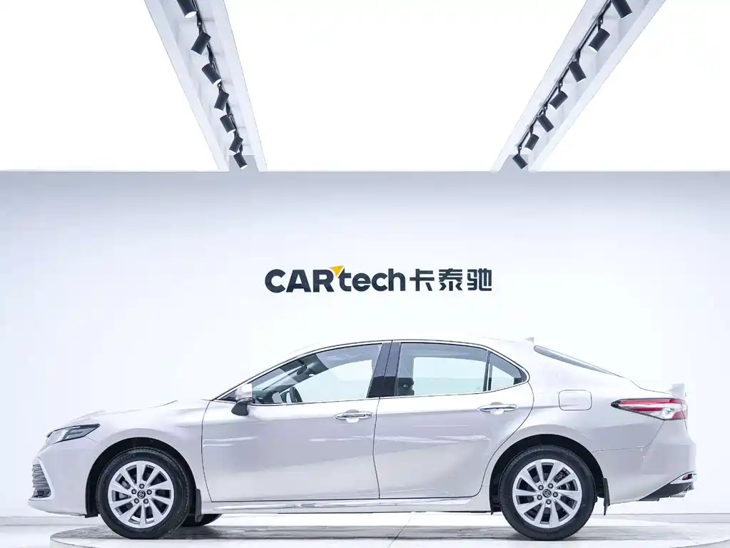 Toyota Camry 2024 — фото 4
