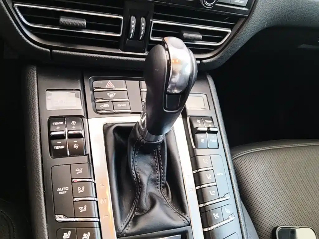 Porsche Macan 2020 — фото 14